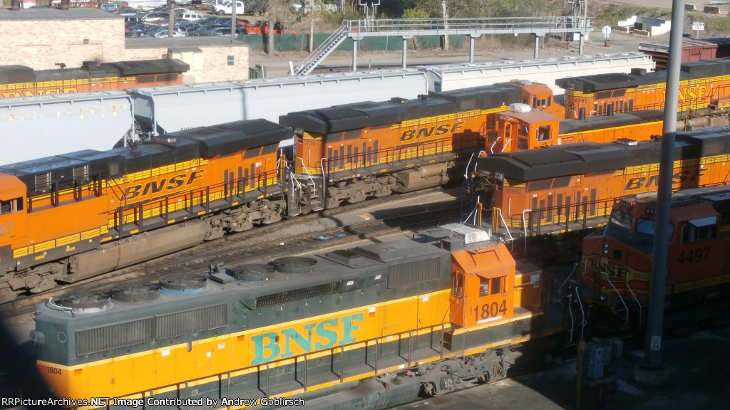 8x BNSF Engines